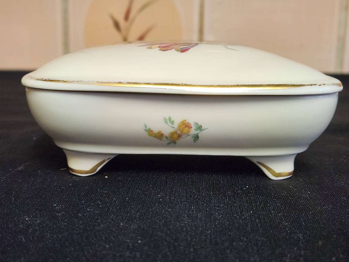 BEAUTIFUL ROSENTHAL ELFENBEIN FOOTED AND LIDDED SQUARE BOWL