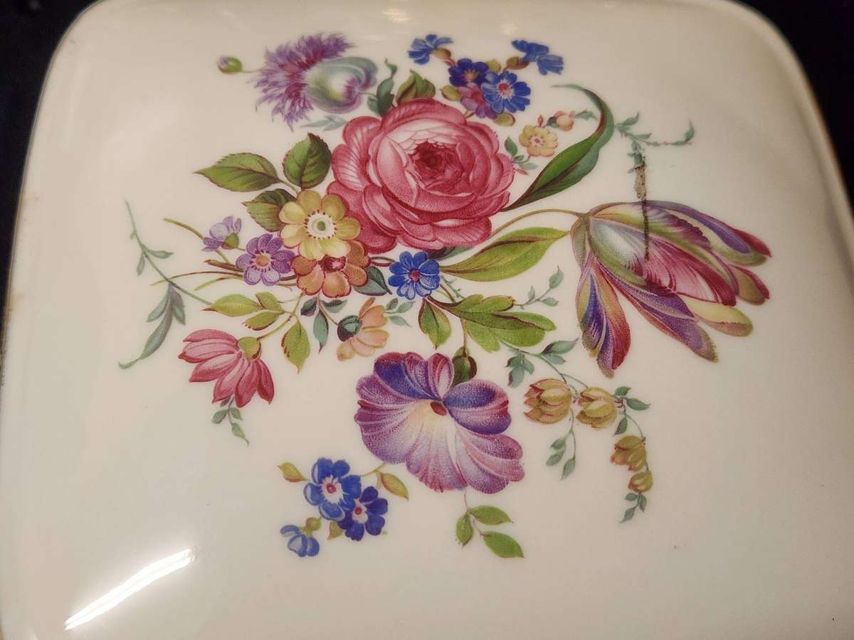 BEAUTIFUL ROSENTHAL ELFENBEIN FOOTED AND LIDDED SQUARE BOWL