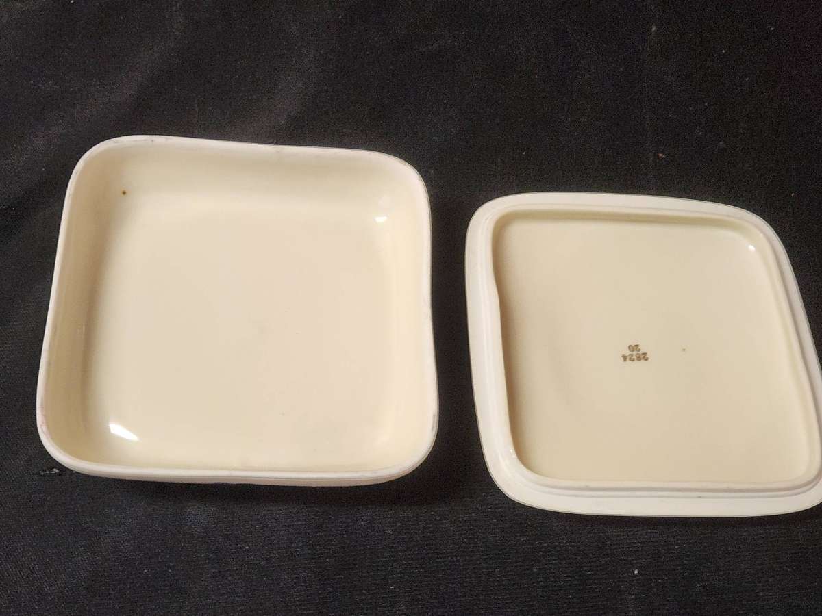 BEAUTIFUL ROSENTHAL ELFENBEIN FOOTED AND LIDDED SQUARE BOWL