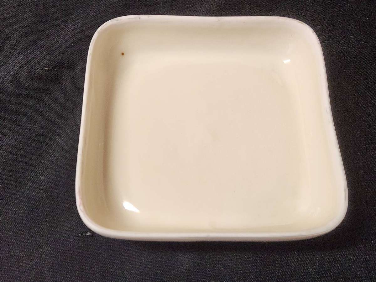 BEAUTIFUL ROSENTHAL ELFENBEIN FOOTED AND LIDDED SQUARE BOWL