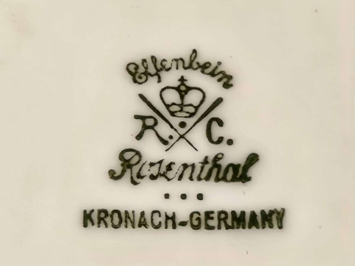 BEAUTIFUL ROSENTHAL ELFENBEIN FOOTED AND LIDDED SQUARE BOWL