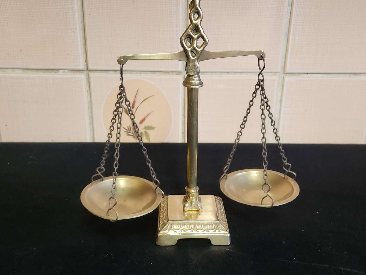 AWESOME BRASS CLASSICAL SCALE OF JUSTICE