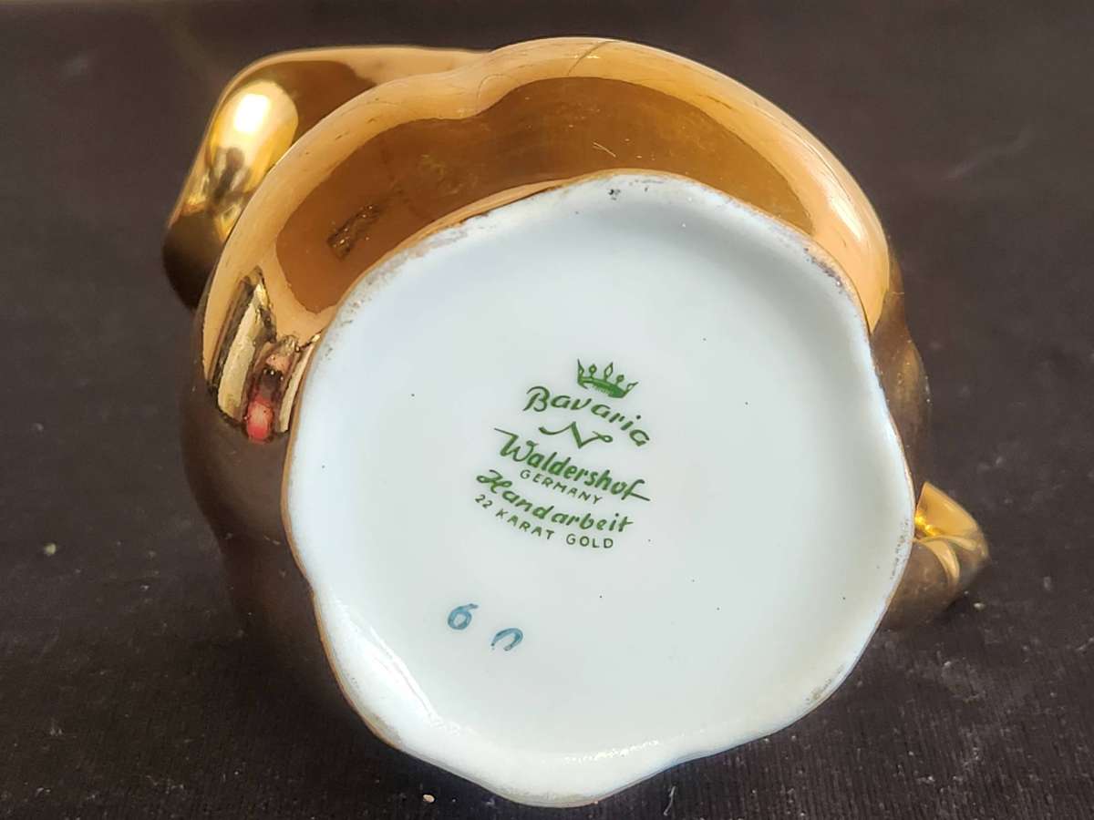 STUNNING BAVARIA WALDERSHOF 22 KARAT GOLD PLATED PORCELAIN CREAMER