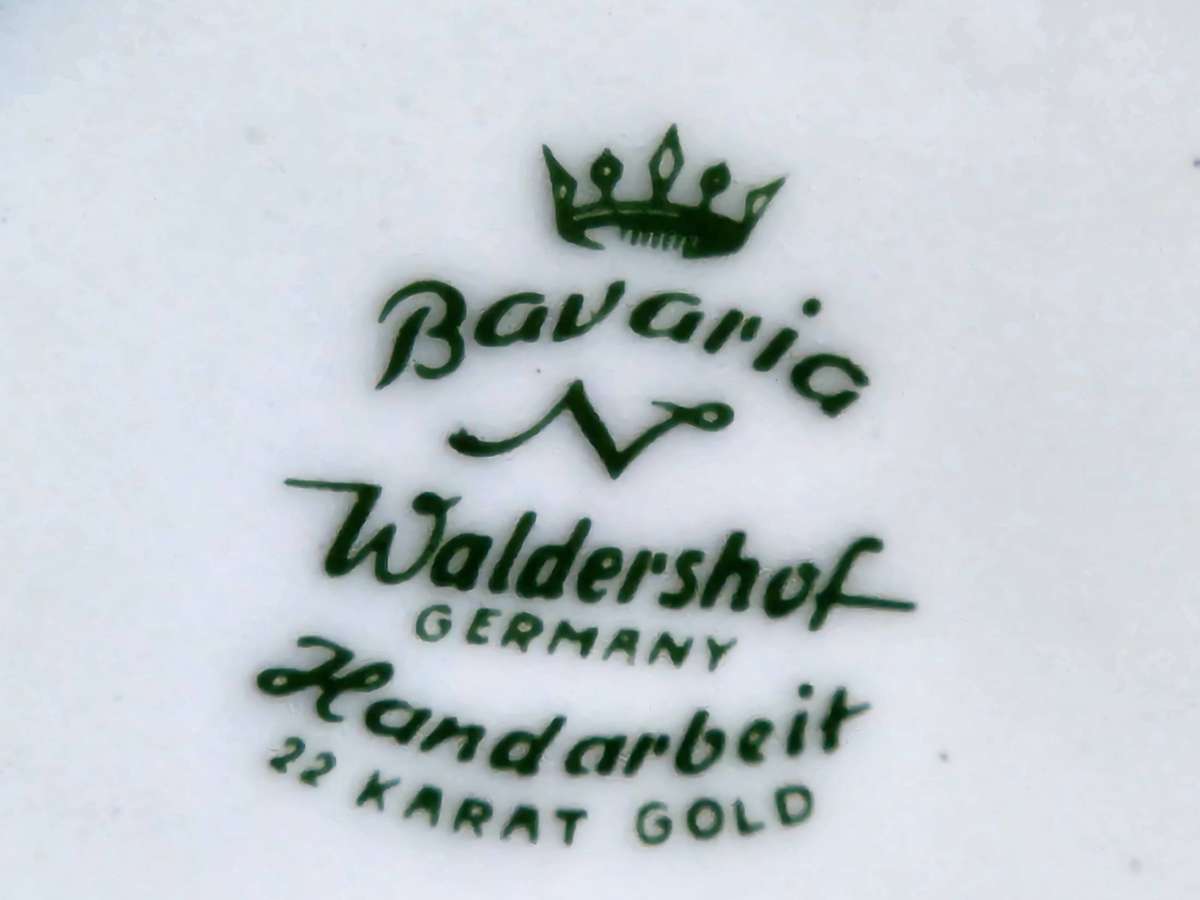 STUNNING BAVARIA WALDERSHOF 22 KARAT GOLD PLATED PORCELAIN CREAMER