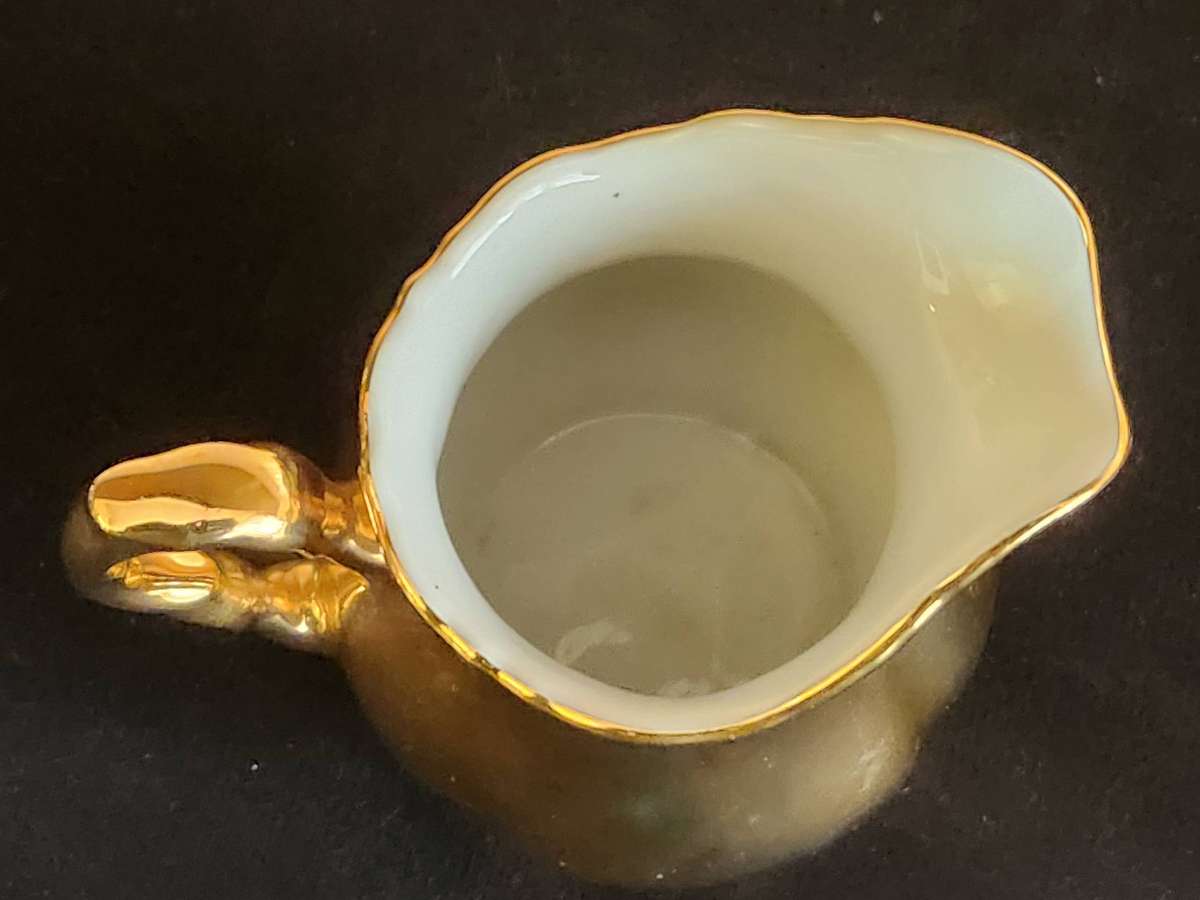 STUNNING BAVARIA WALDERSHOF 22 KARAT GOLD PLATED PORCELAIN CREAMER
