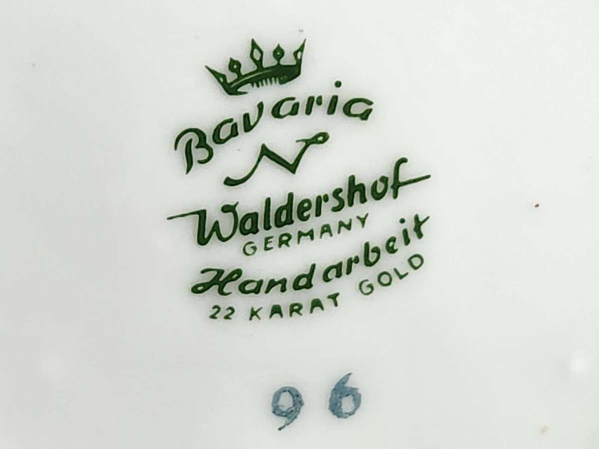 STUNNING BAVARIA WALDERSHOF 22 KARAT GOLD PLATED PORCELAIN COFFEE POT