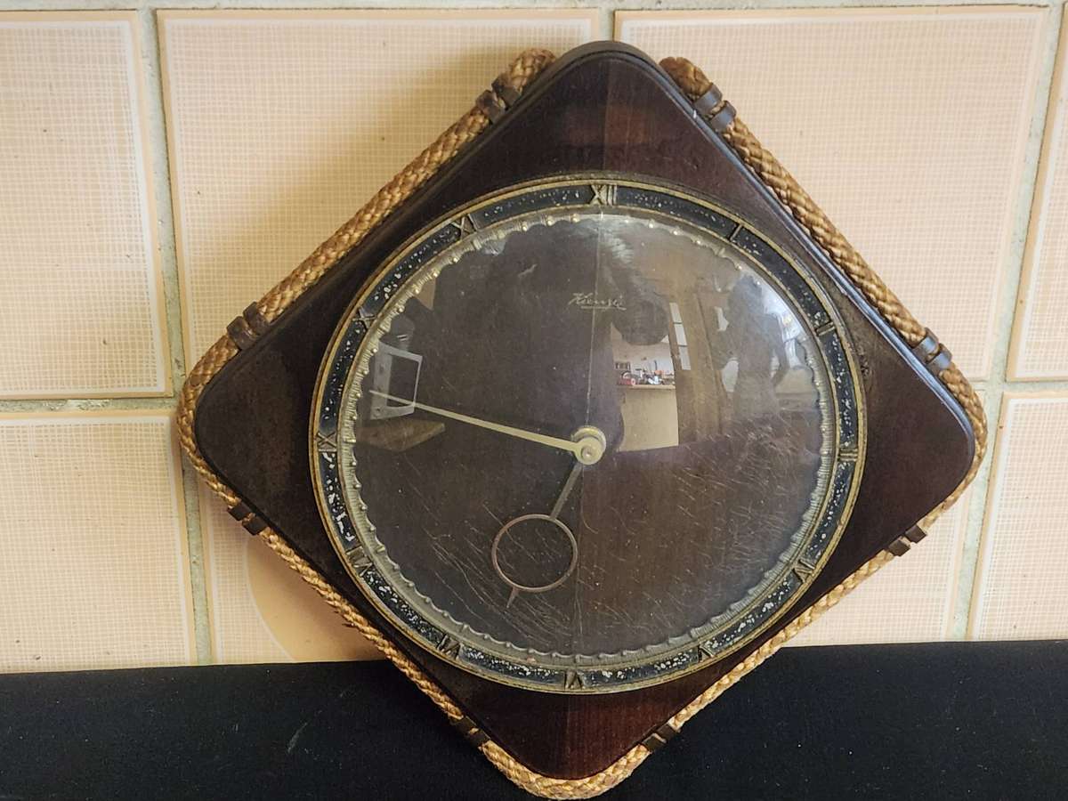 ANTIQUE 1910 KIENZLE ART DECO STYLE WALL HANGING CLOCK, IN WORKING CONDITION