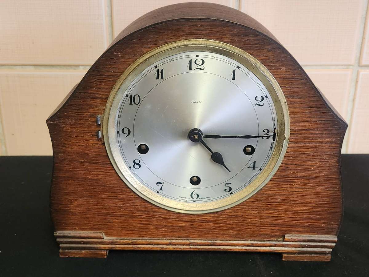 VINTAGE ENFIELD MADE IN ENGLAND MANTEL CLOCK FOR RESTORATION, WORKING