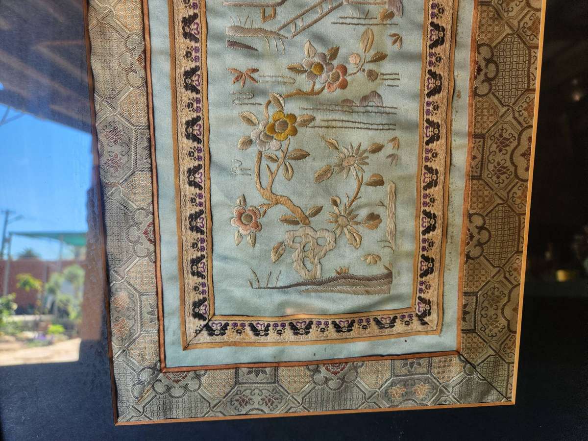 VINTAGE FRAMED CHINESE SILK EMBROIDERY PANEL