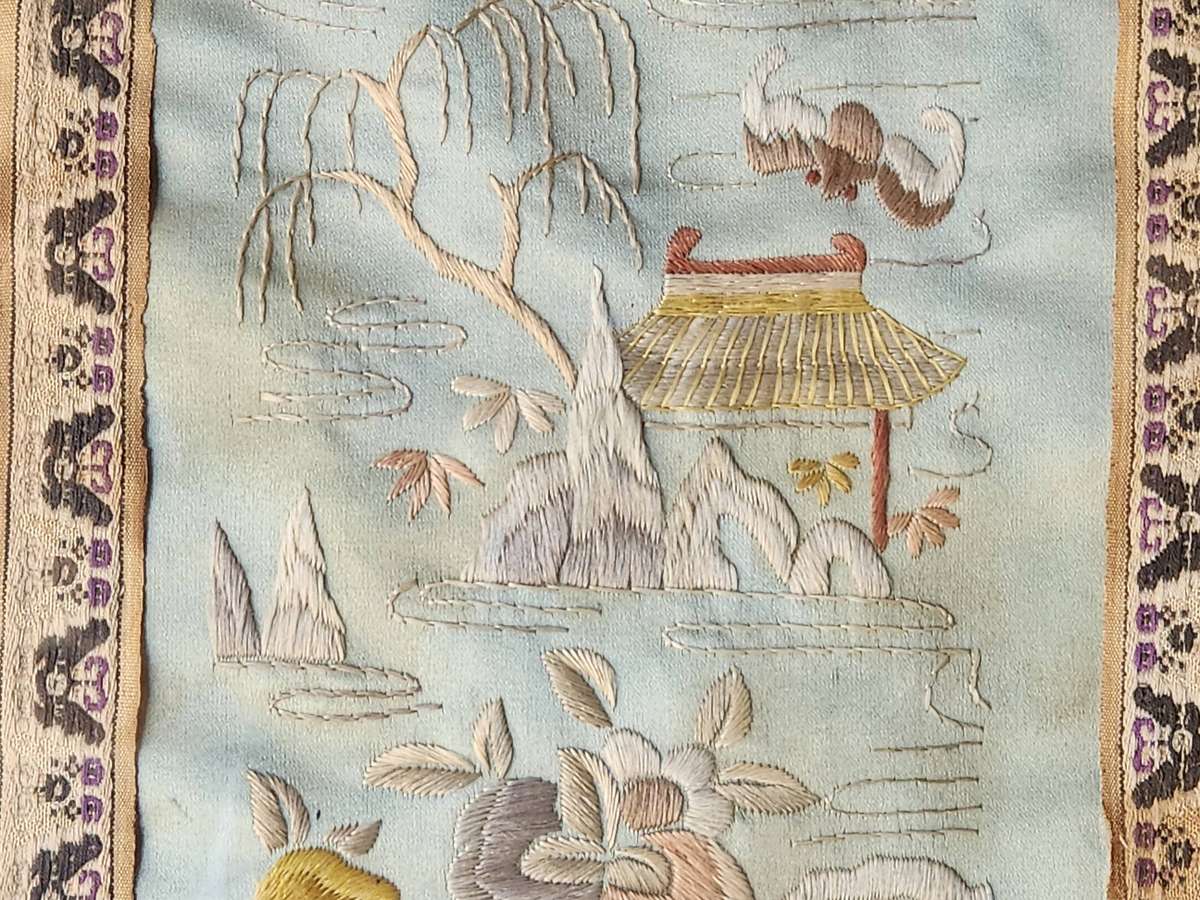 VINTAGE FRAMED CHINESE SILK EMBROIDERY PANEL