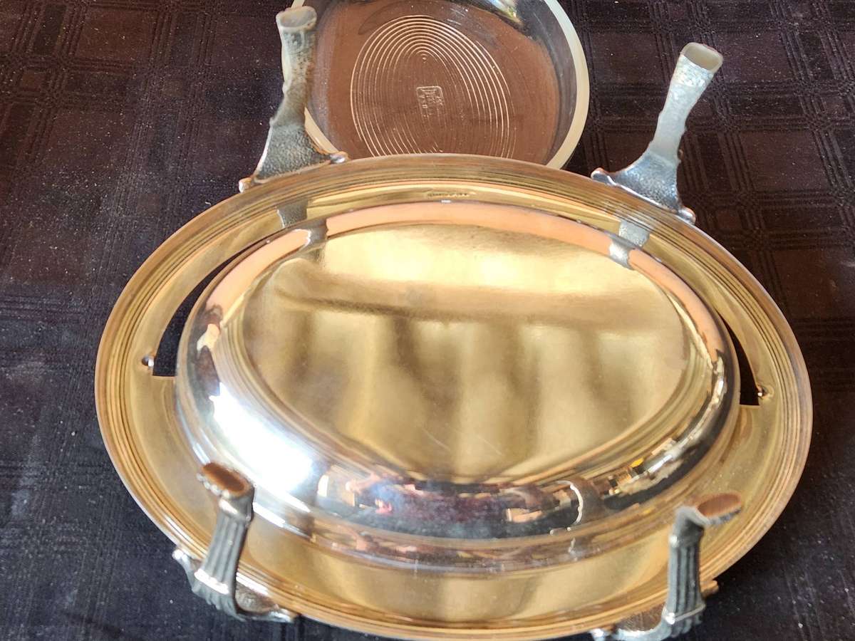 VINTAGE SWIVEL TOP DOMED AND FOOTED SERANCO SILVER PLATED SERVING DISH