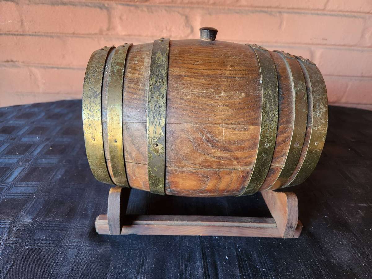 VINTAGE OAK WINE BARREL WITH BRASS HOOPS ON A CUSTOM MADE STAND