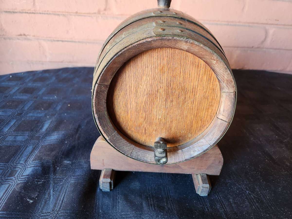 VINTAGE OAK WINE BARREL WITH BRASS HOOPS ON A CUSTOM MADE STAND