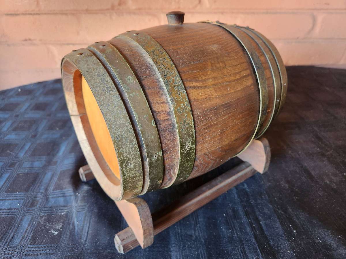 VINTAGE OAK WINE BARREL WITH BRASS HOOPS ON A CUSTOM MADE STAND