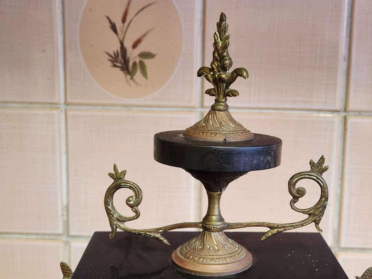 ANTIQUE 19th CENTURY FRENCH MARBLE MANTEL CLOCK FOR RESTORATION