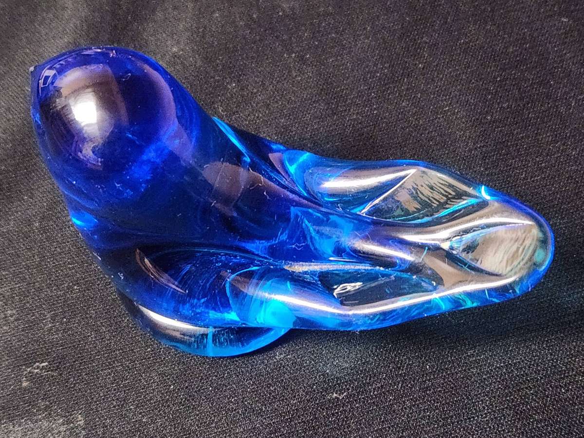LEO WARD ART GLASS BLUEBIRD OF HAPPINESS, SIGNED AND DATED