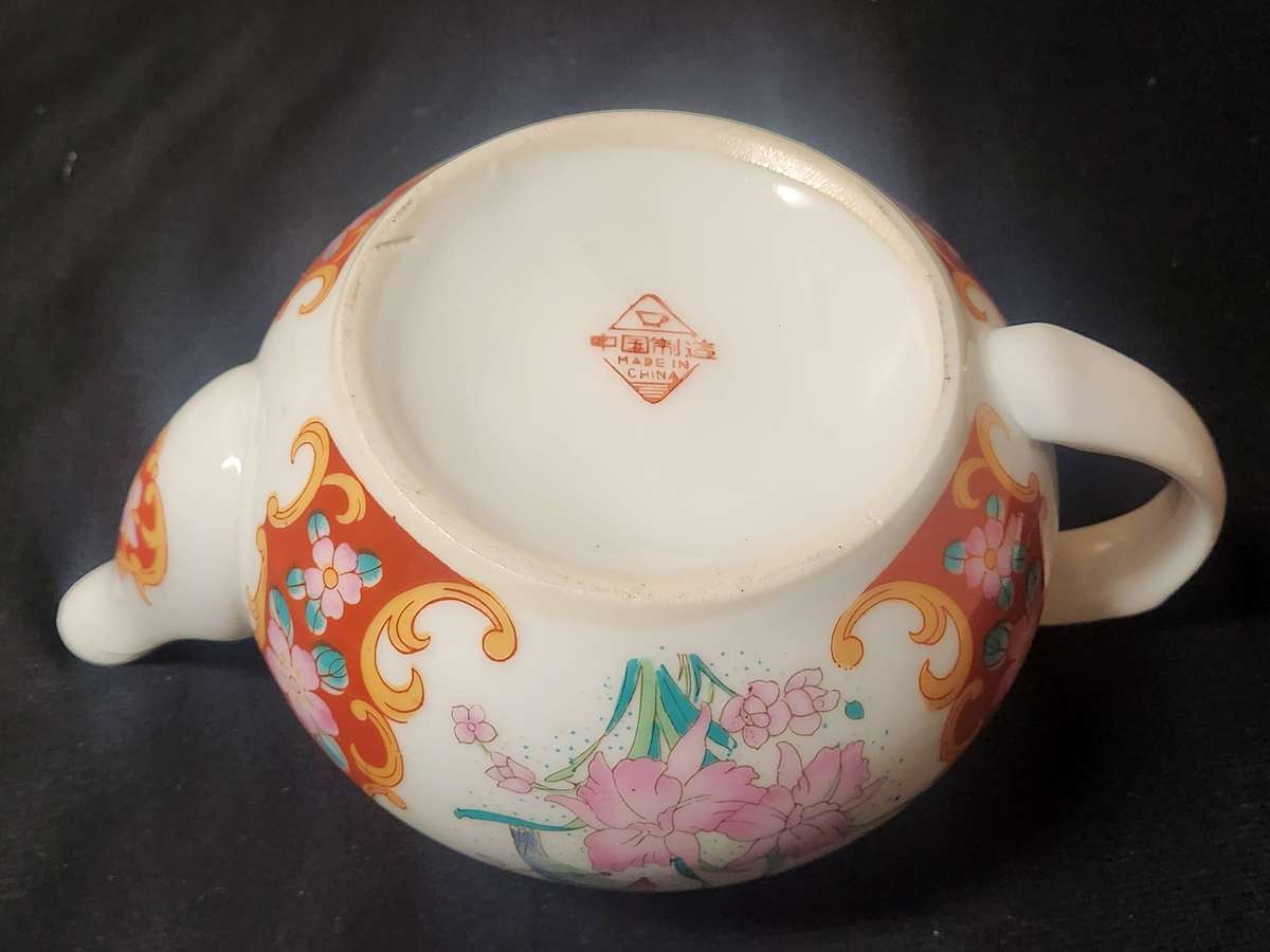 ORNATE ORIENTAL PORCELAIN TEA POT, MADE IN CHINA