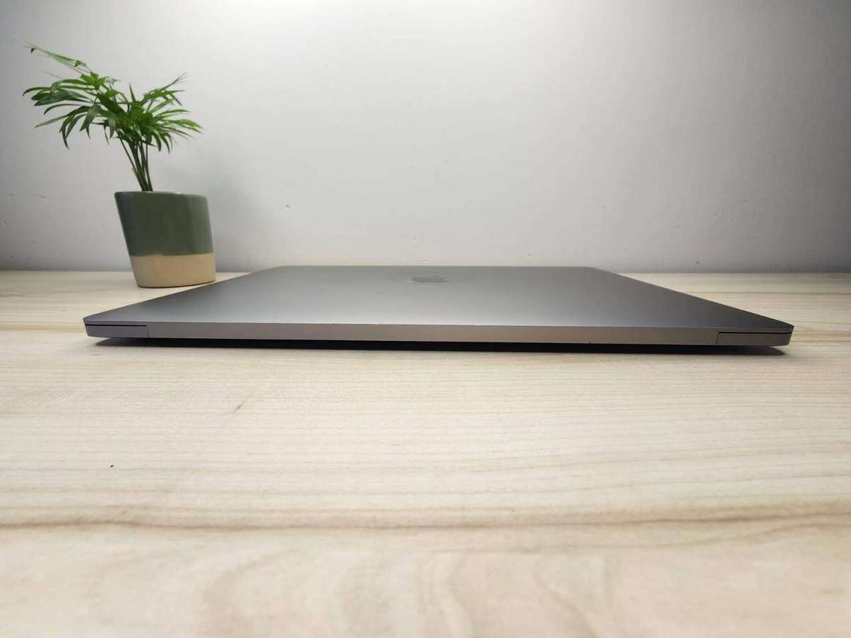APPLE MACBOOK PRO 16 2019 | i7 6-CORE | 16GB RAM | 512GB SSD | TOUCH BAR