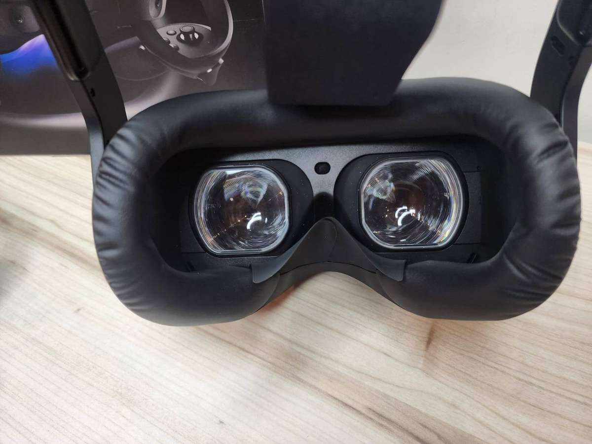 HTC Vive Focus 3 Standalone VR Headset Kit (99HASY000-00) | 5K Resolution | Snapdragon XR2 |