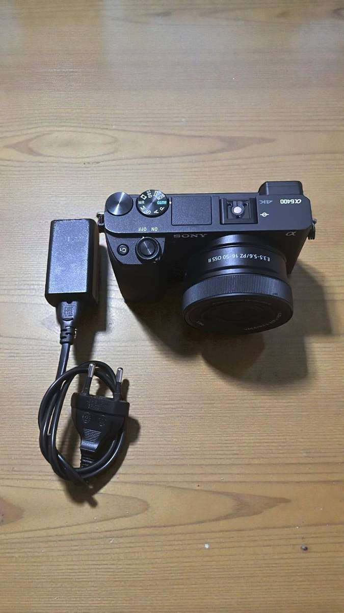 SONY A6400 24.2MP 4K MIRRORLESS CAMERA + 16-50MM OSS II LENS + SONY GP-VPT2BT GRIP