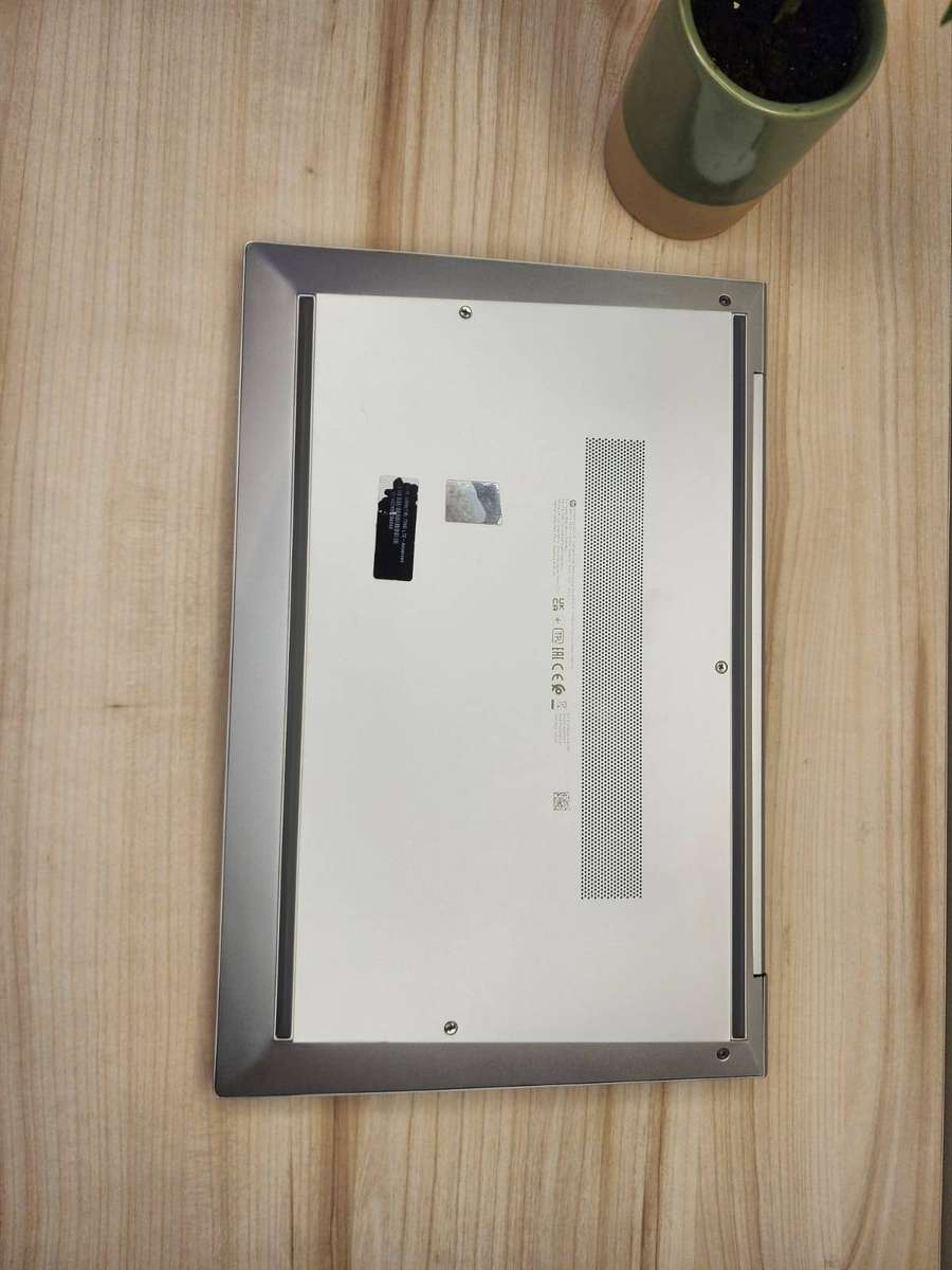 HP EliteBook 840 G8 LTE  11th Gen Intel Core i5  8GB  256GB SSD MINT