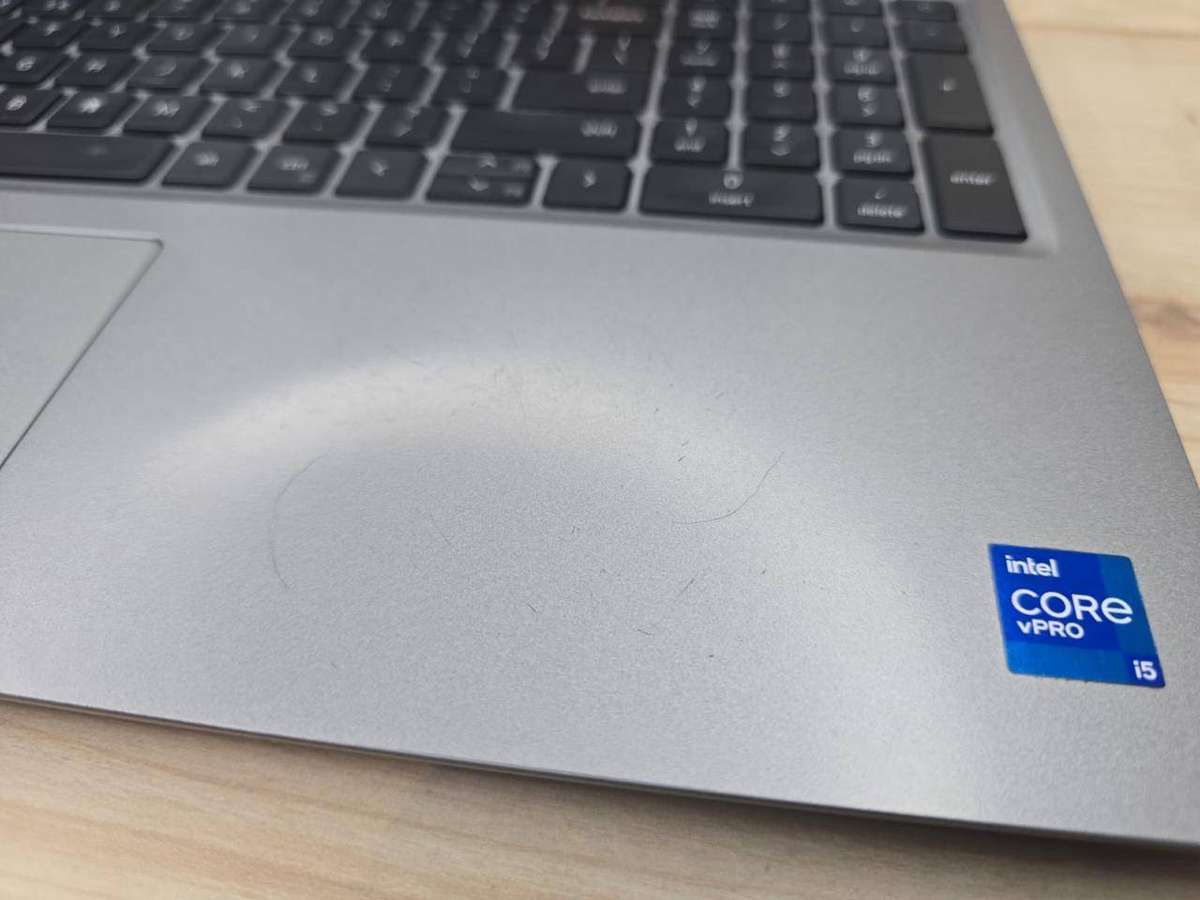 Dell Latitude 5520 · Core i5-1145G7 vPro · 8GB · 256GB SSD · 15.6