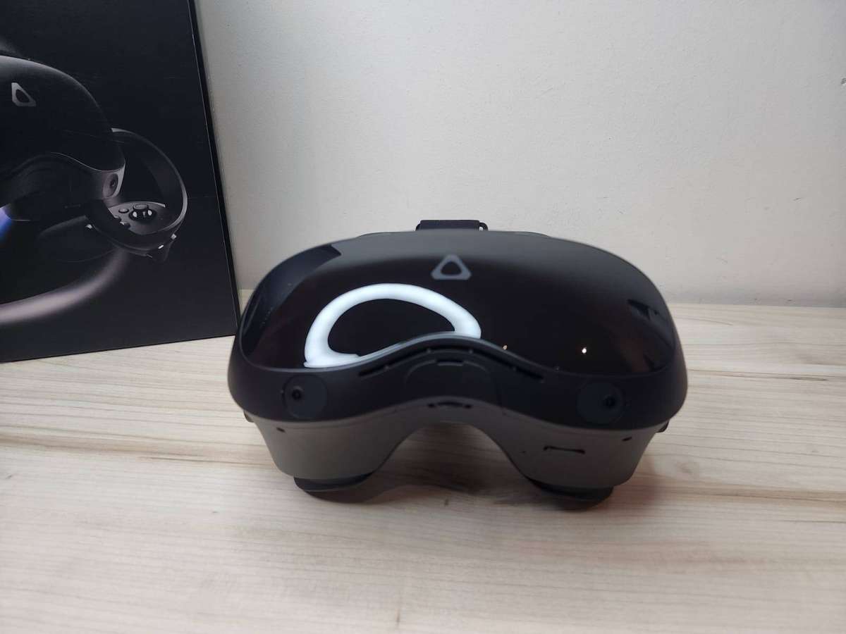HTC Vive Focus 3 Standalone VR Headset Kit (99HASY000-00) | 5K Resolution | Snapdragon XR2 |