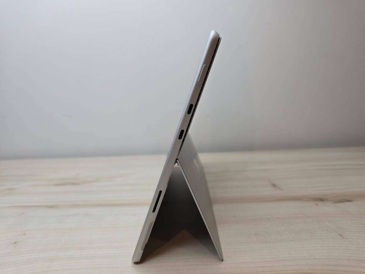 Microsoft Surface Pro 8 | 11th Gen i3 | 8GB RAM | 128GB SSD | Touchscreen | Iris Xe | Keyboard + Pen