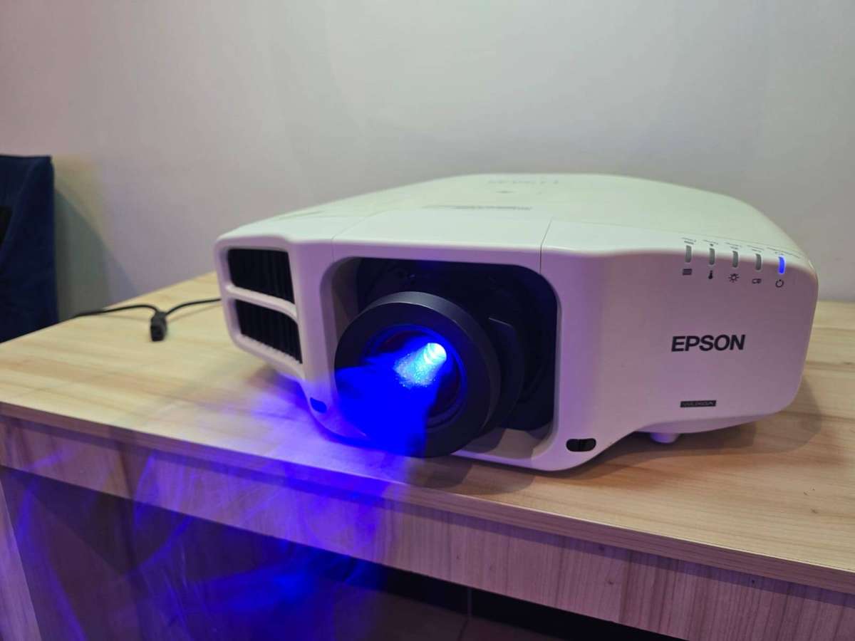 Epson EB-G7900U WUXGA Professional Projector | Large Venue | Ultra Bright | Low Lamp Hours