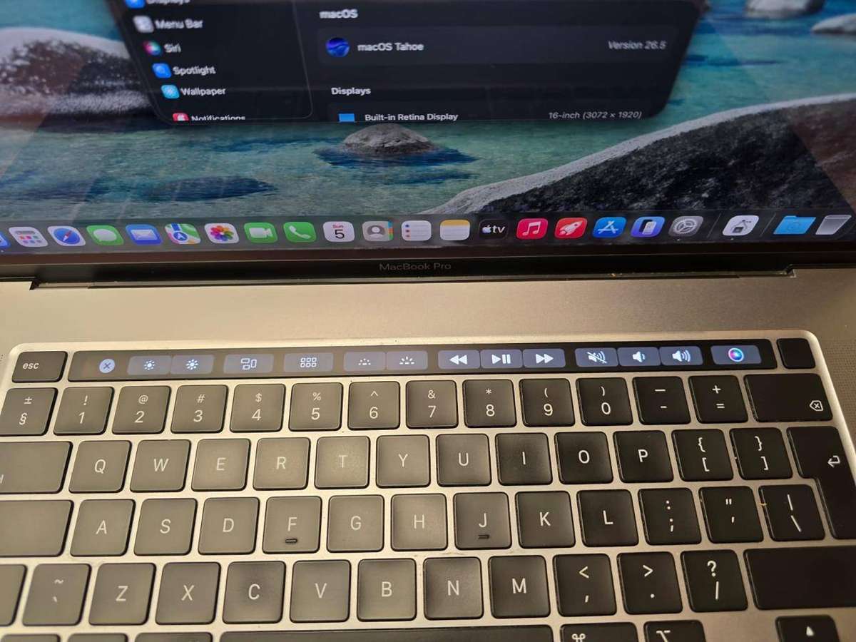 APPLE MACBOOK PRO 16 2019 | i7 6-CORE | 16GB RAM | 512GB SSD | TOUCH BAR