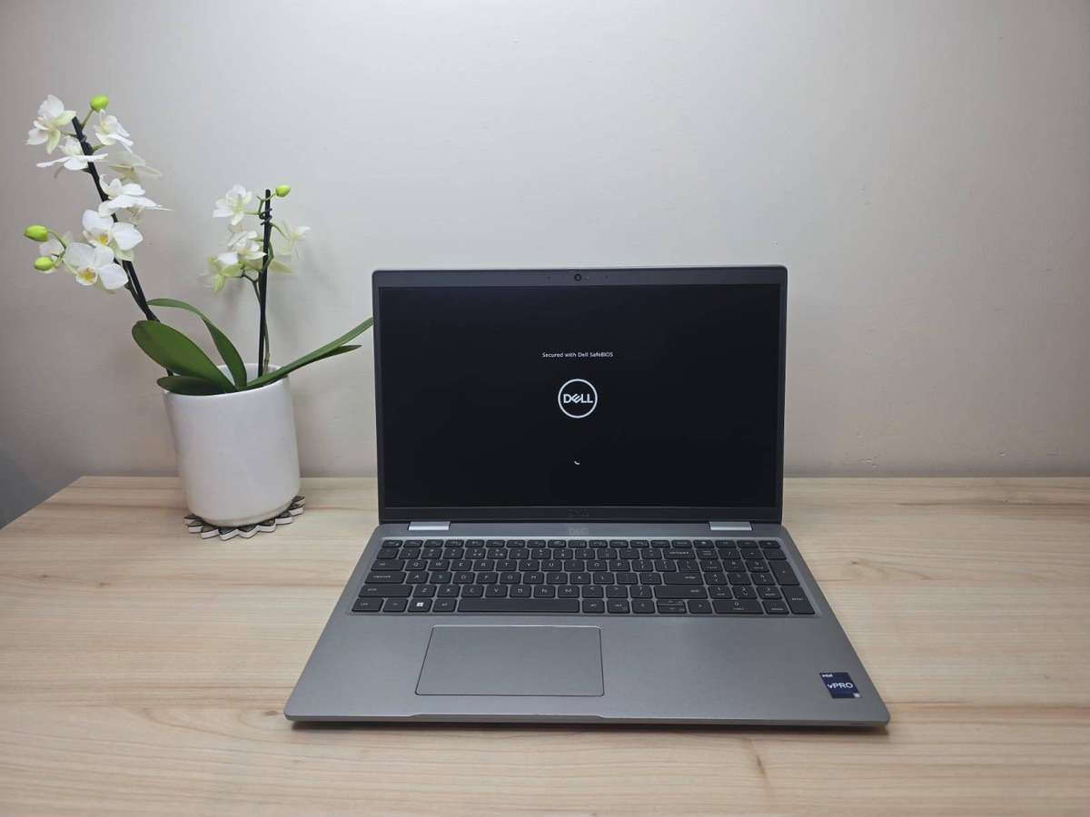 Dell Latitude 5530 LTE | i5-1235U 12th Gen vPro, 8GB/256GB SSD, Iris Xe | 15.6