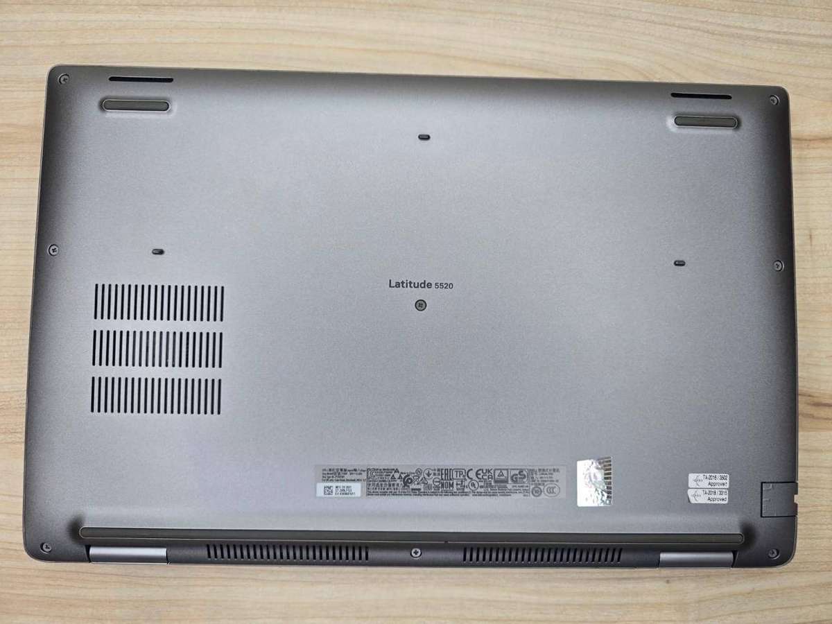 Dell Latitude 5520 · Core i5-1145G7 vPro · 8GB · 256GB SSD · 15.6