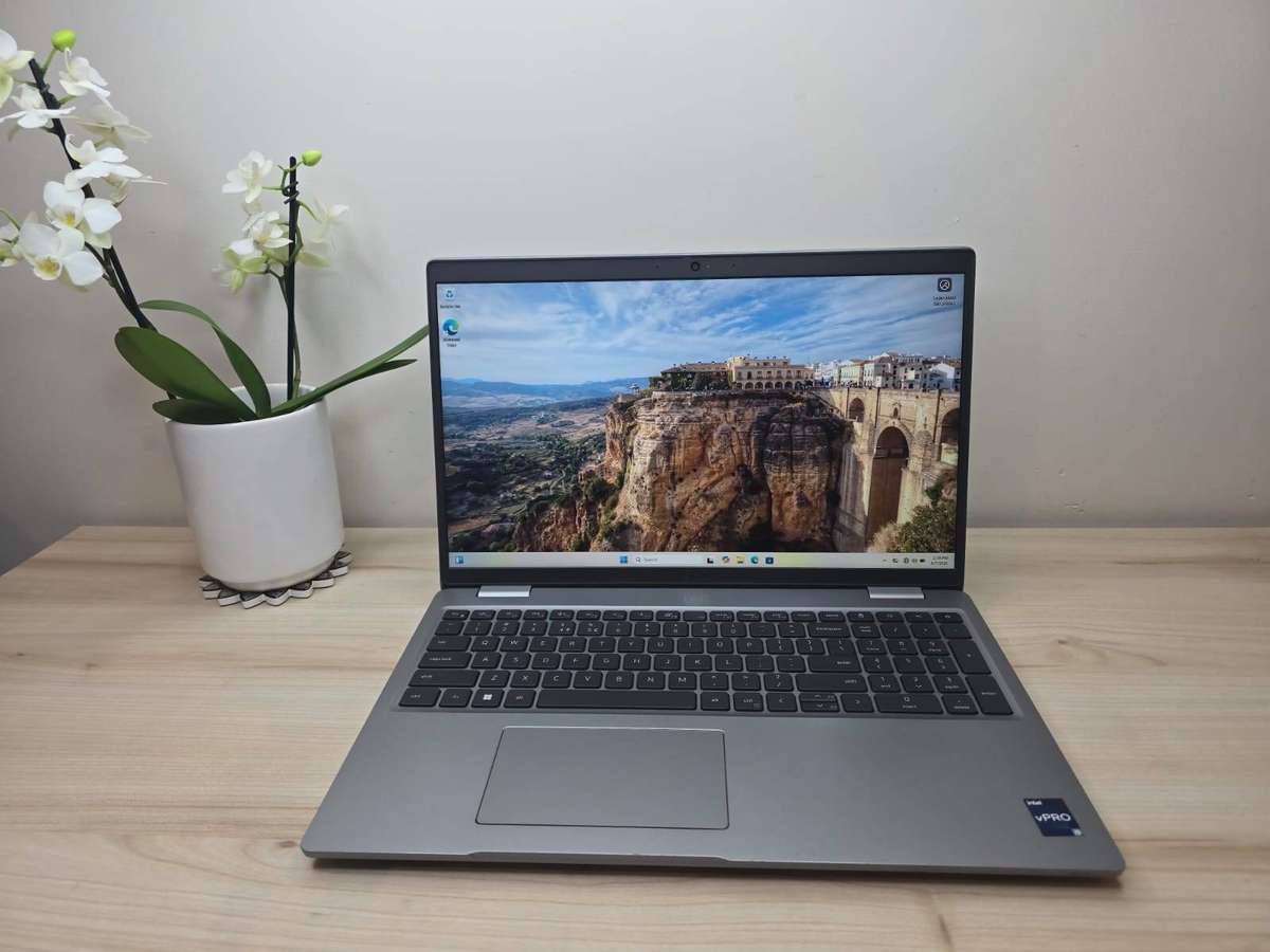 Dell Latitude 5530 LTE | i5-1235U 12th Gen vPro, 8GB/256GB SSD, Iris Xe | 15.6