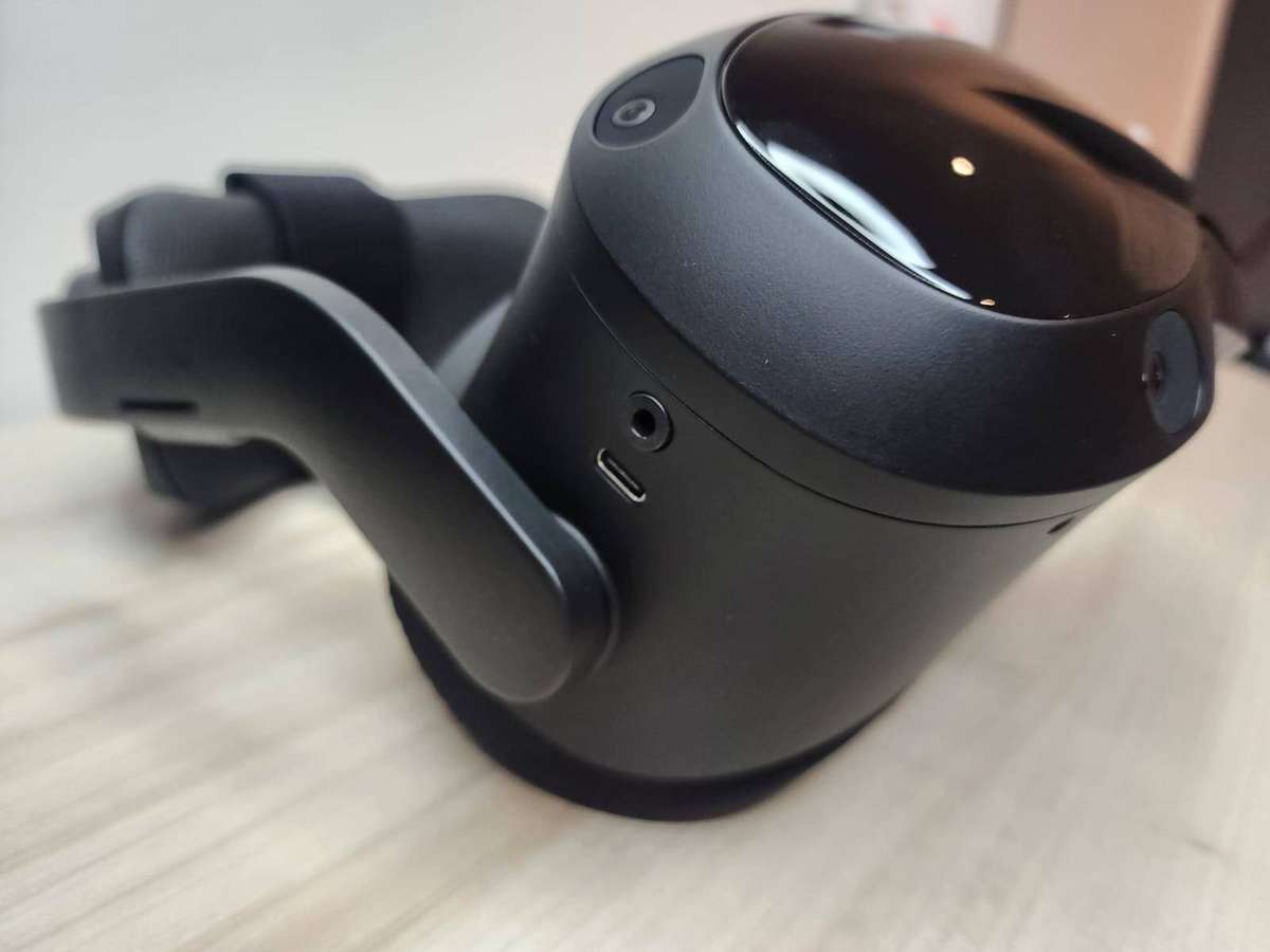 HTC Vive Focus 3 Standalone VR Headset Kit (99HASY000-00) | 5K Resolution | Snapdragon XR2 |