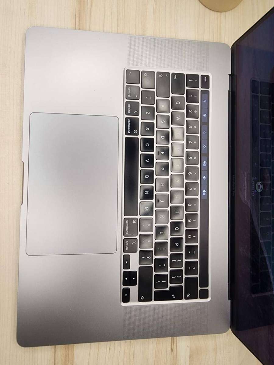 APPLE MACBOOK PRO 16 2019 | i7 6-CORE | 16GB RAM | 512GB SSD | TOUCH BAR
