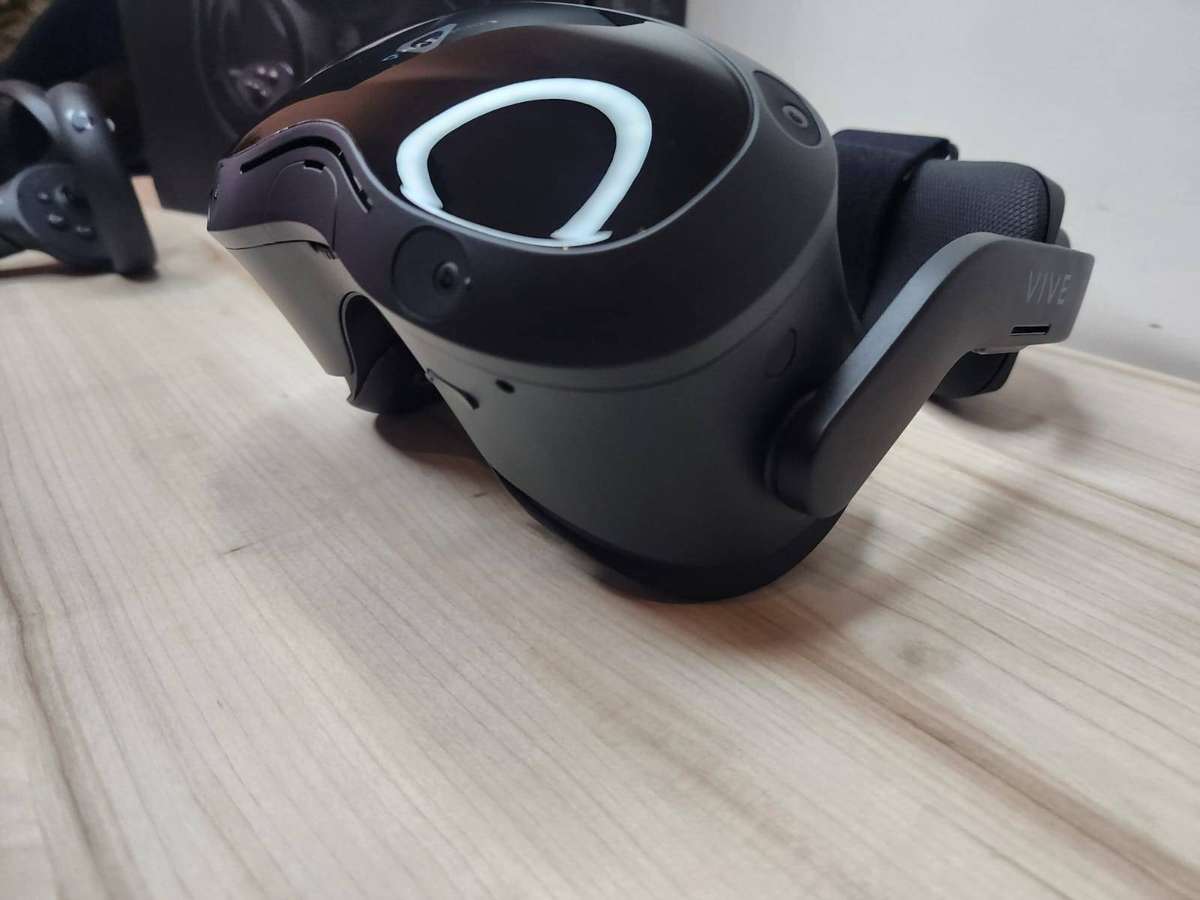 HTC Vive Focus 3 Standalone VR Headset Kit (99HASY000-00) | 5K Resolution | Snapdragon XR2 |