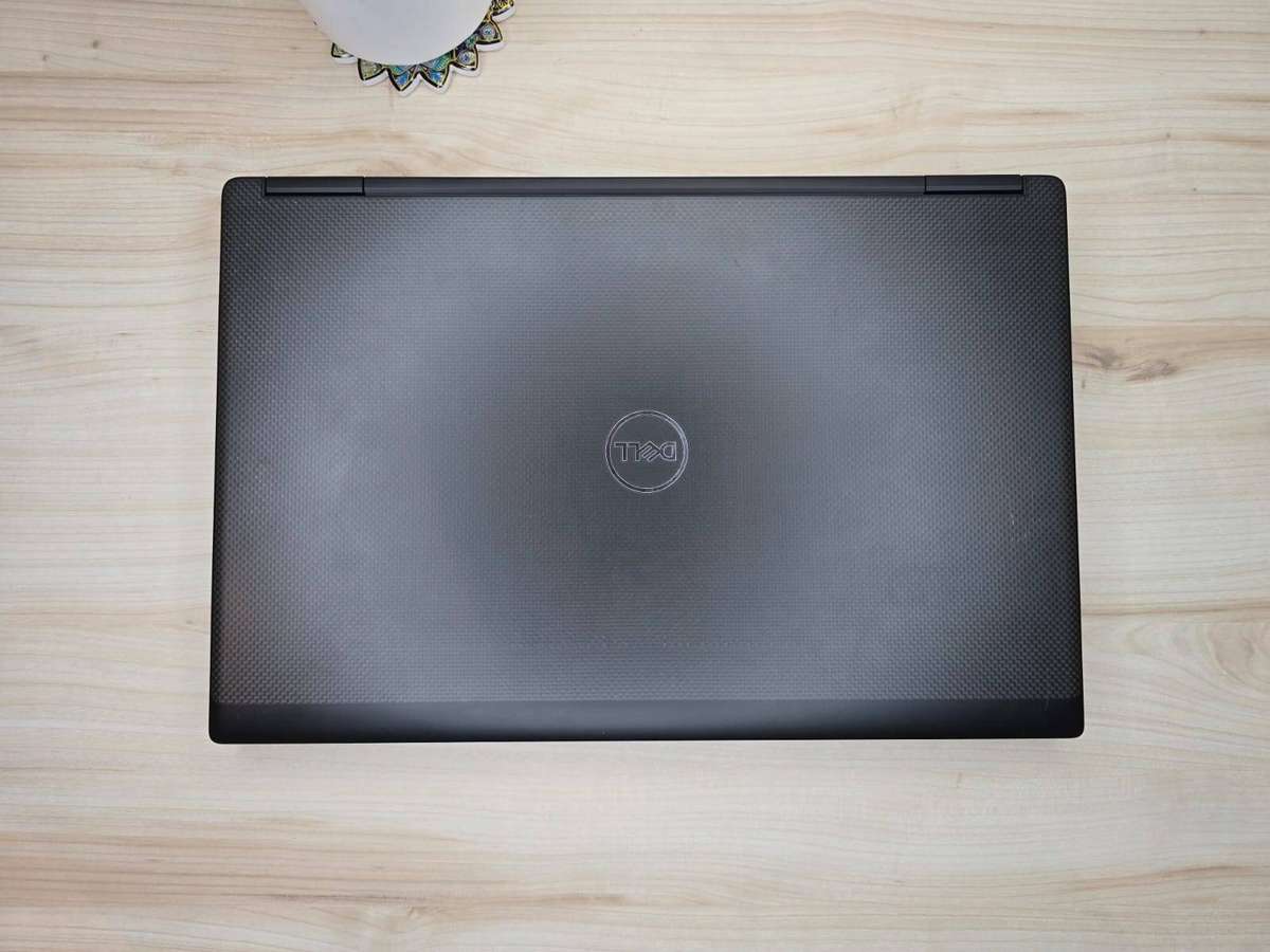Dell Precision 7730 17.3 Workstation | Intel Core i7-8750H | 16GB RAM | 256GB SSD | New Battery