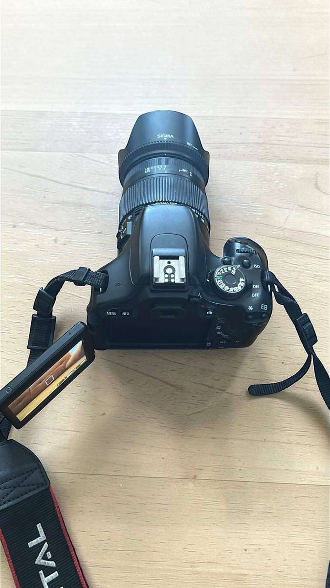 Canon EOS 600D DSLR Camera + Sigma 18-250mm Zoom Lens  2 Batteries + Charger