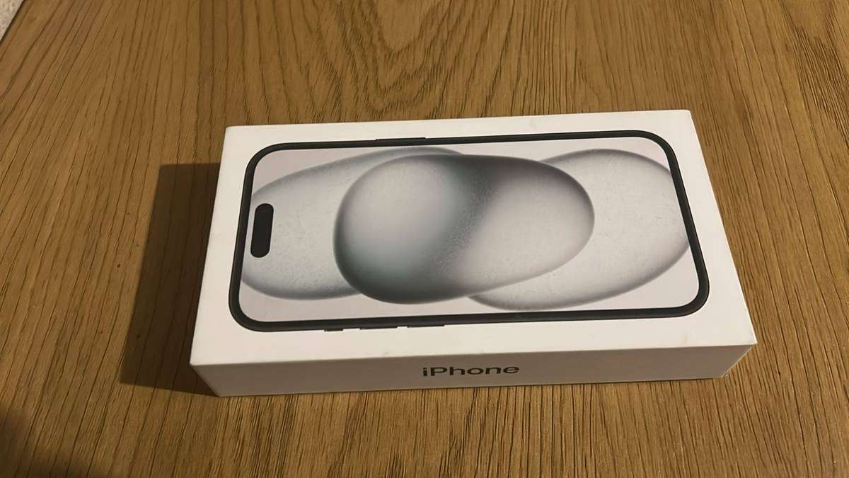 Apple iPhone 15 128GB Black  Excellent Condition  89% batt health.
