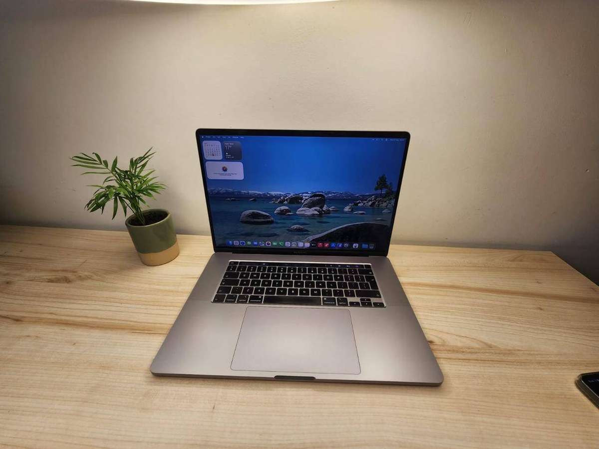 APPLE MACBOOK PRO 16 2019 | i7 6-CORE | 16GB RAM | 512GB SSD | TOUCH BAR