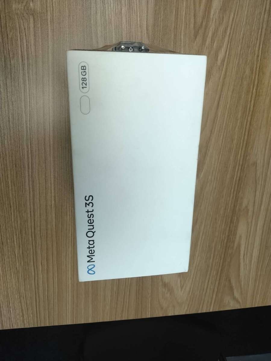 Oculus Quest 3S - 128GB New Sealed