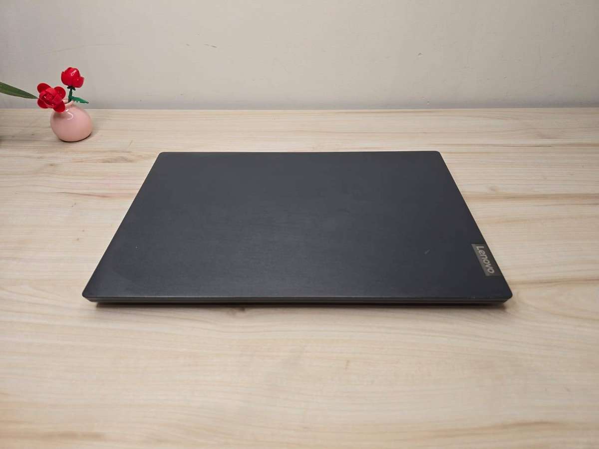 Lenovo V15 · Core i5 10th Gen · 12GB RAM · 256B SSD · 15.6"