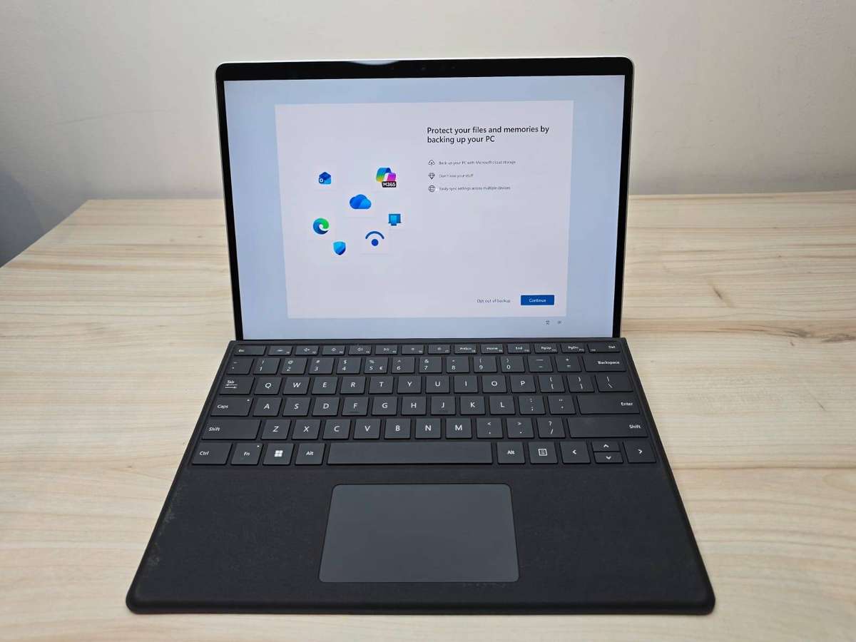 Microsoft Surface Pro 8 | 11th Gen i3 | 8GB RAM | 128GB SSD | Touchscreen | Iris Xe | Keyboard + Pen