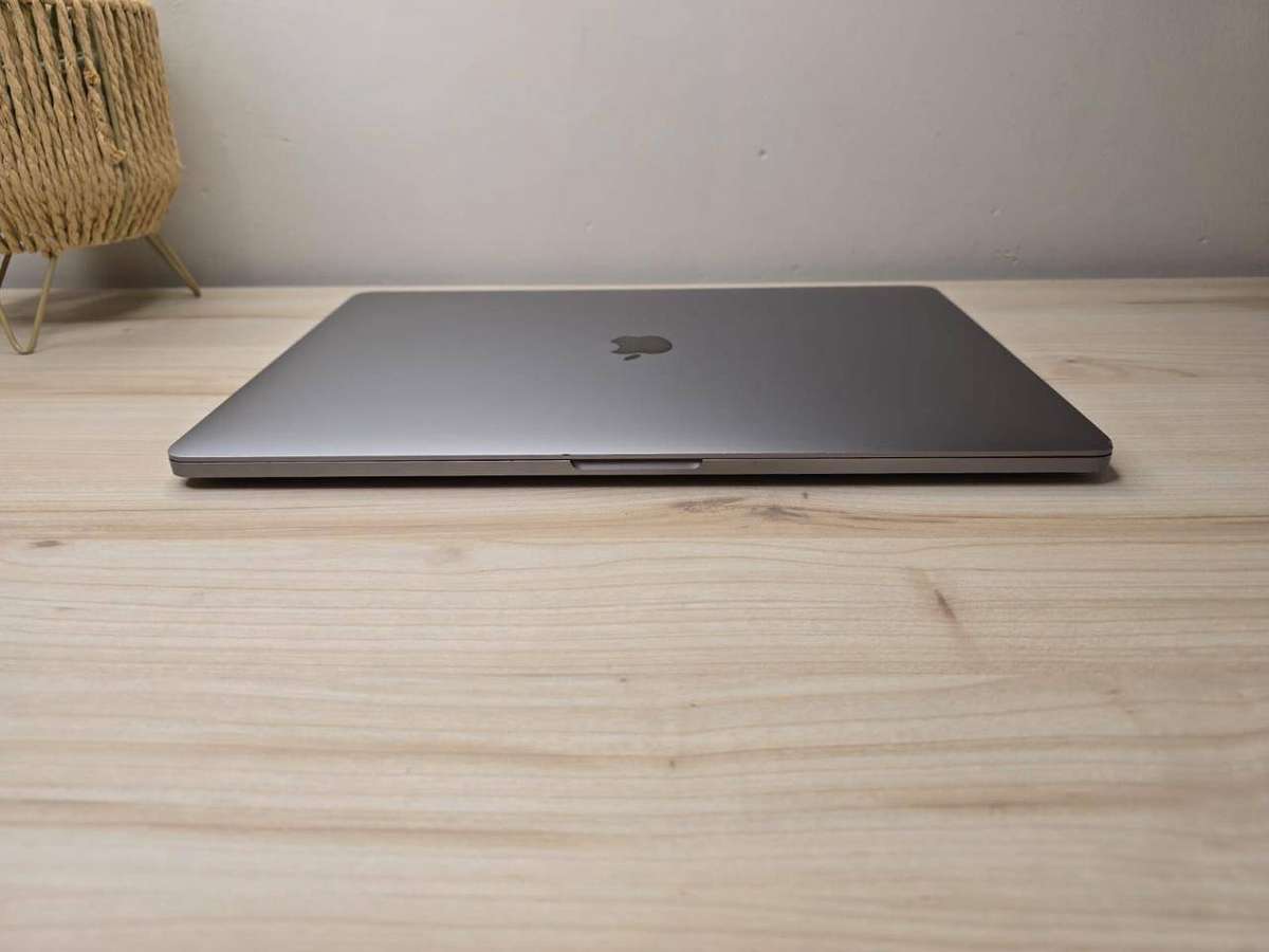 APPLE MACBOOK PRO 16 2019 | i7 6-CORE | 16GB RAM | 512GB SSD | TOUCH BAR