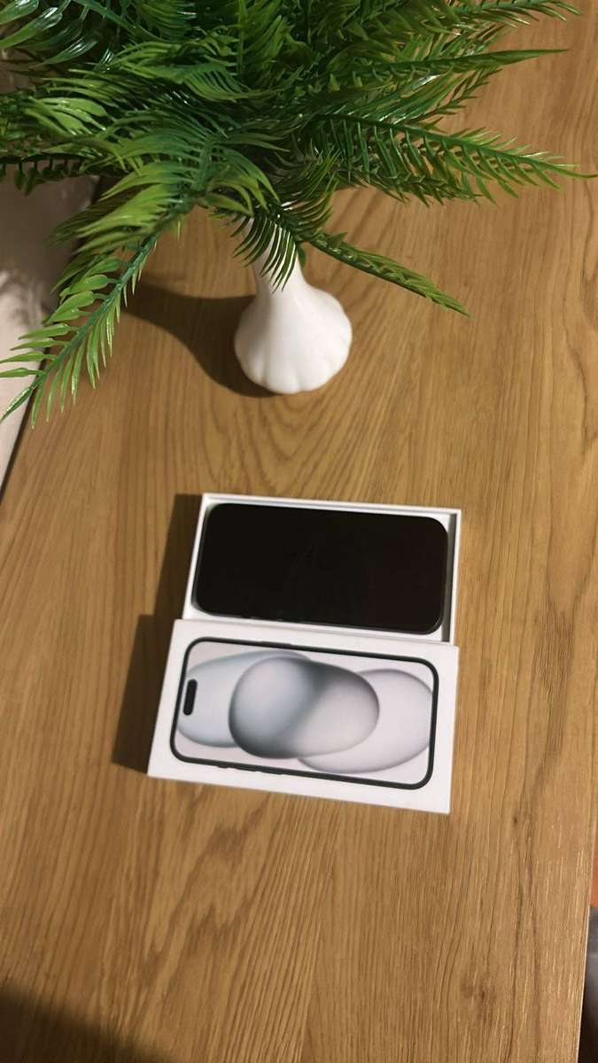 Apple iPhone 15 128GB Black  Excellent Condition  89% batt health.