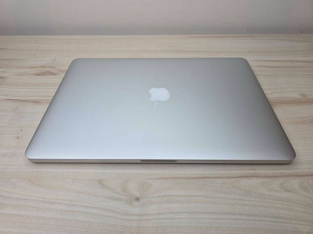 MacBook Pro 15 i7 QUAD  RETINA  SSD  BIG SCREEN DEAL