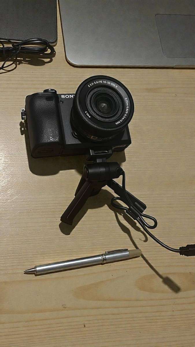 SONY A6400 24.2MP 4K MIRRORLESS CAMERA + 16-50MM OSS II LENS + SONY GP-VPT2BT GRIP