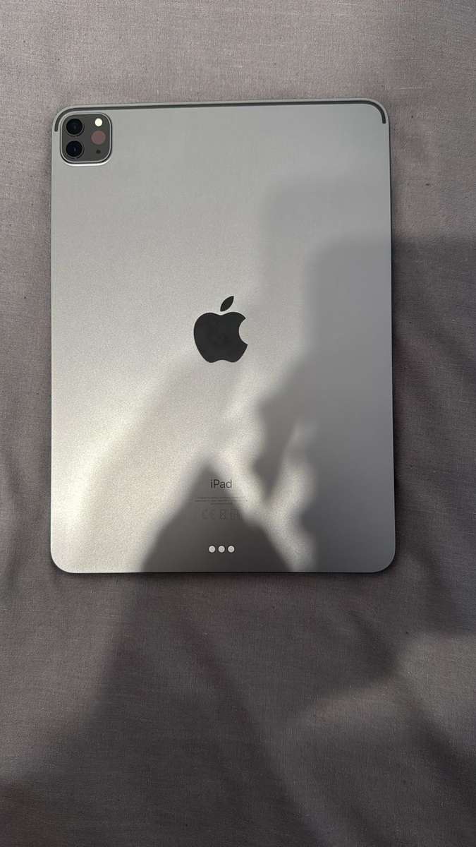 iPad Pro (11-inch, 2021, 3rd Generation) M1 Wi-Fi 128 GB MINT AS NEW