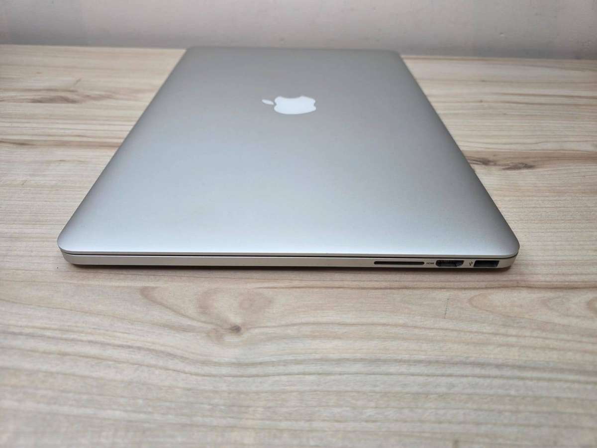 MacBook Pro 15 i7 QUAD  RETINA  SSD  BIG SCREEN DEAL