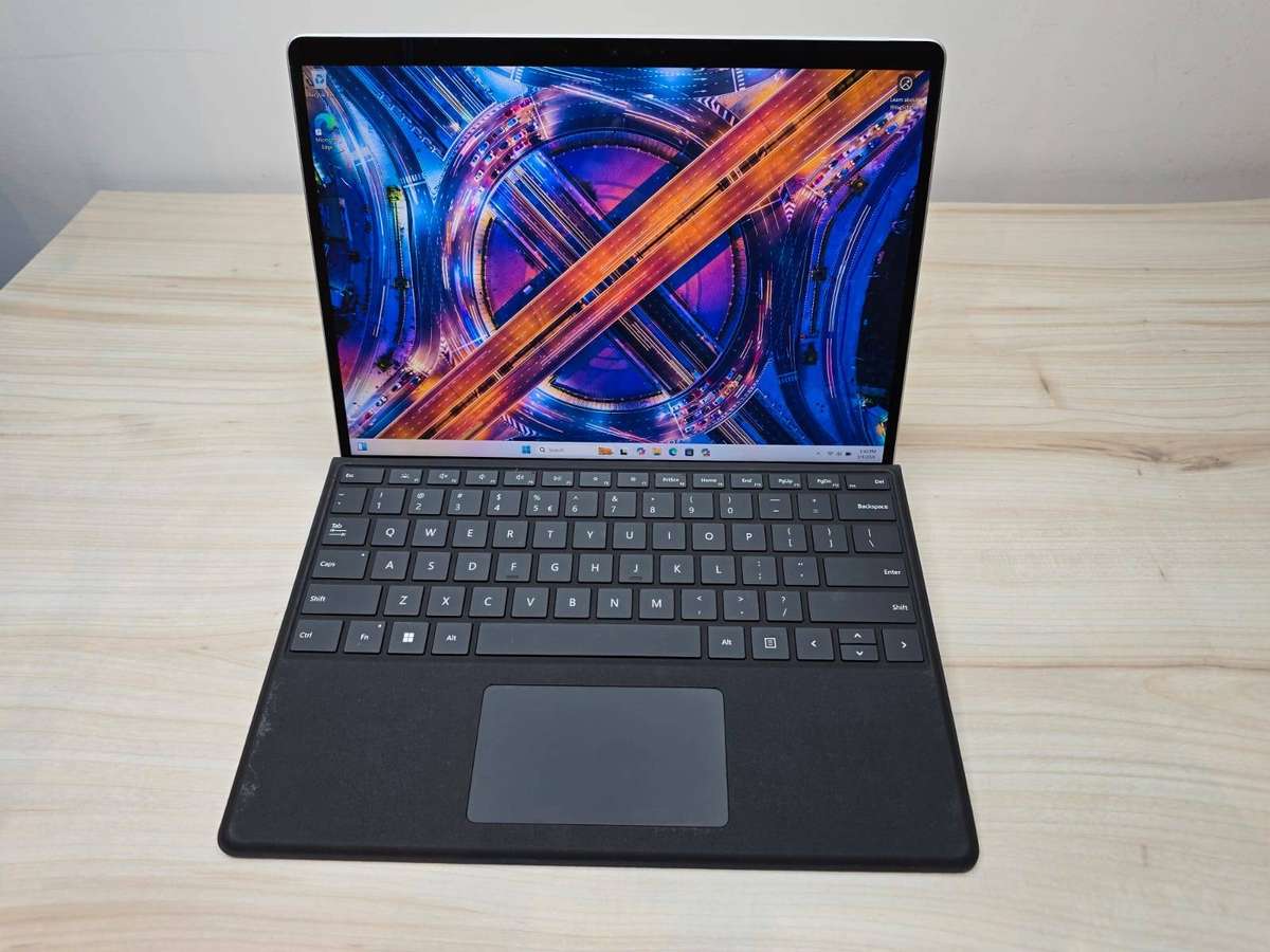 Microsoft Surface Pro 8 | 11th Gen i3 | 8GB RAM | 128GB SSD | Touchscreen | Iris Xe | Keyboard + Pen
